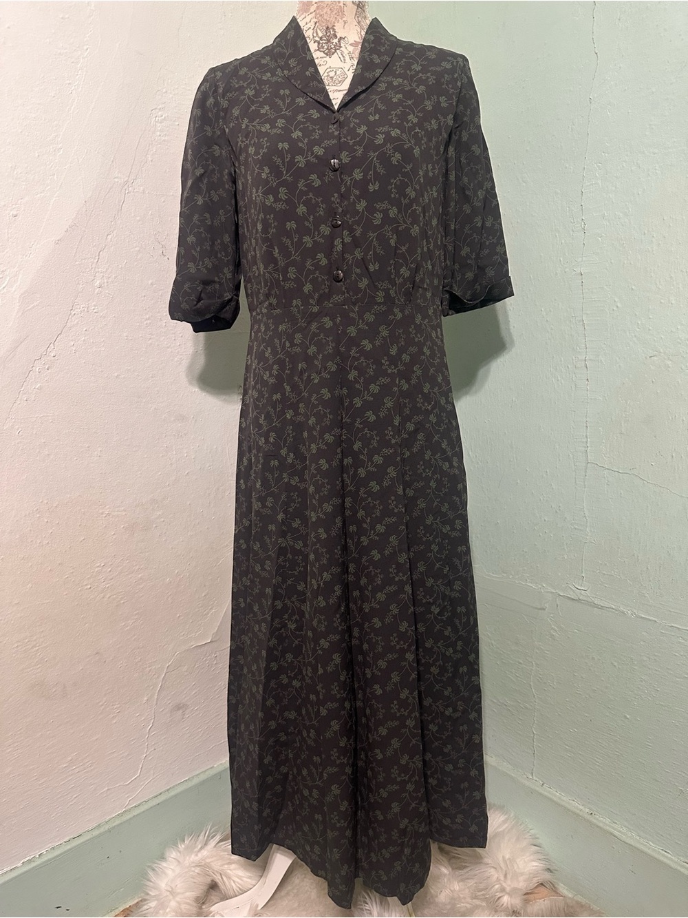 Sundance brown silk floral cottage midi Dress size 4 short sleeve front buttons